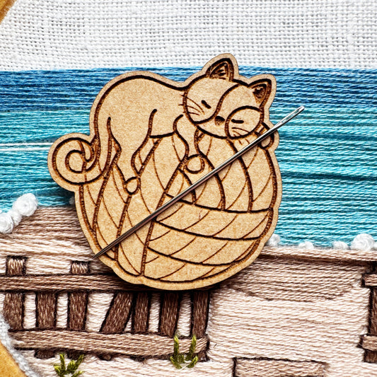 Cat - Wooden Magnetic Needle Minder