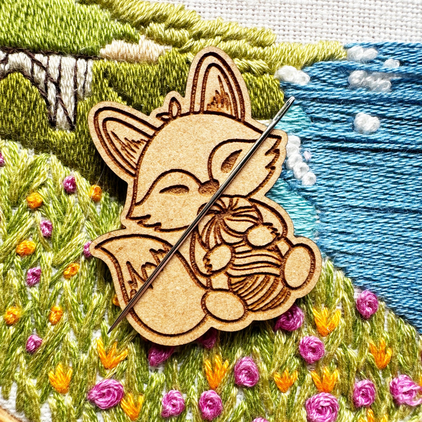 Fox - Wooden Magnetic Needle Minder