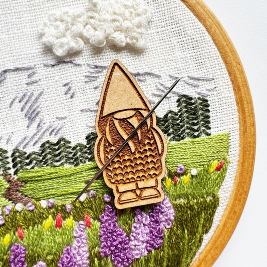 Gnome - Wooden Magnetic Needle Minder