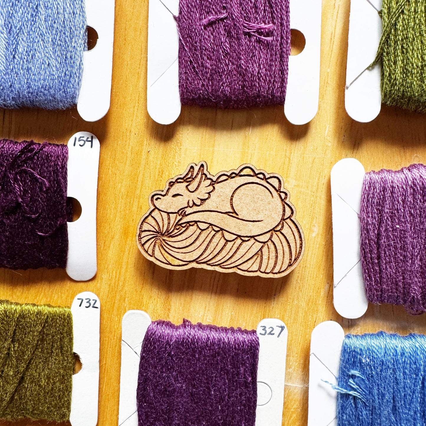 Dragon - Wooden Magnetic Needle Minder