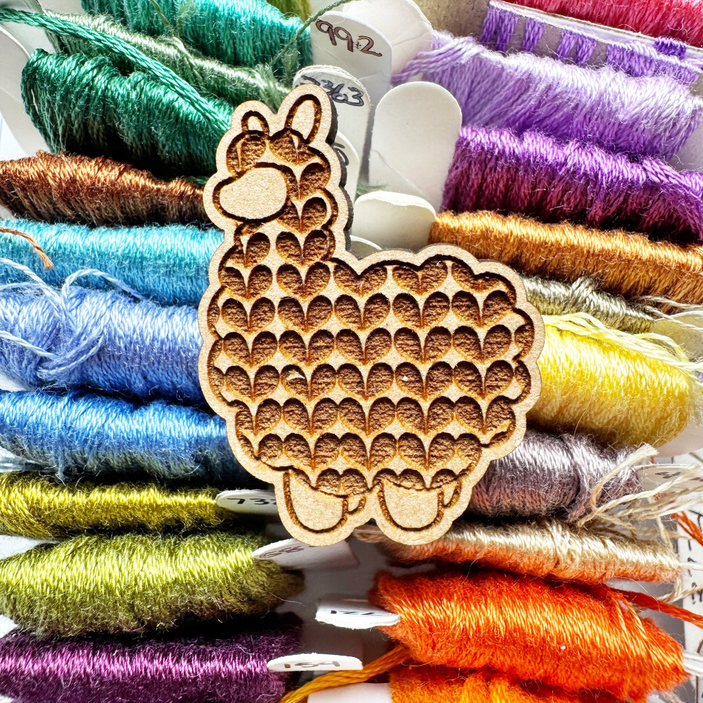 Alpaca - Wooden Magnetic Needle Minder