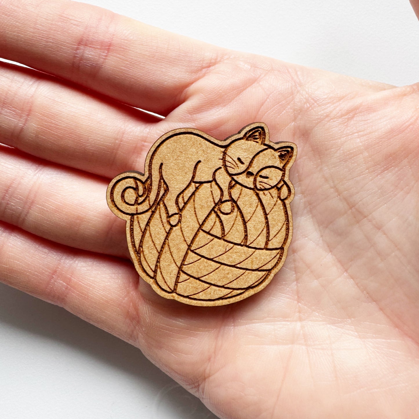 Cat - Wooden Magnetic Needle Minder