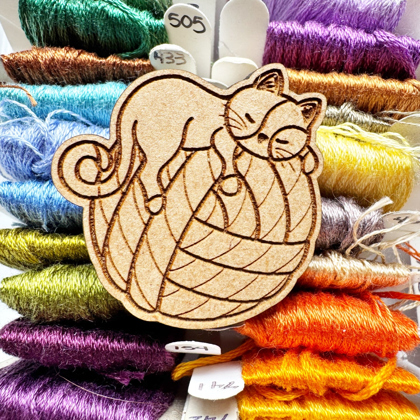 Cat - Wooden Magnetic Needle Minder